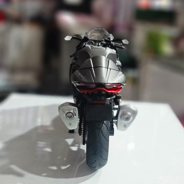 ماکت موتور سوزوکی هایابوسا (Suzuki Hayabusa) مقیاس ۱:۱۲