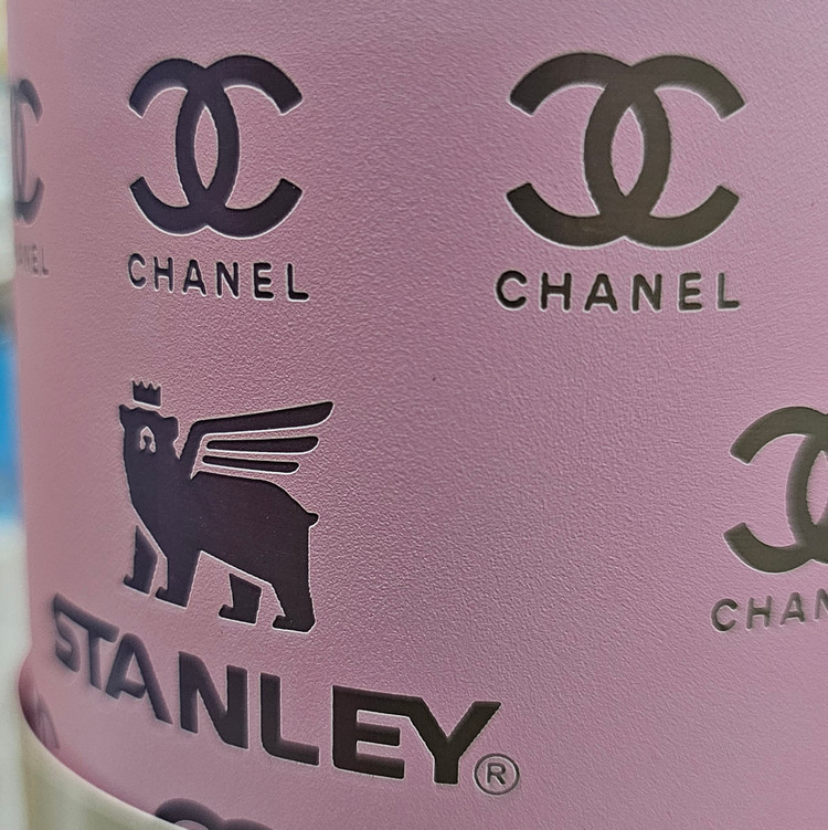 تراول ماگ استنلی طرح چنل نیدار ۱.۱۸ لیتر | تامبلر استنلی Chanel